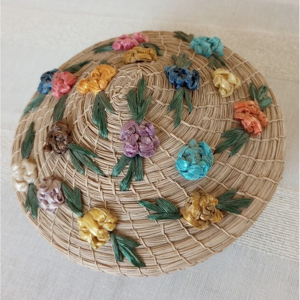 VTG Raffia Flower Embellished Straw Covered Round Basket